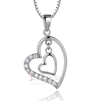 Strieborné srdce v tvare ženy krátke vykládané diamantový náhrdelník - Strana 1