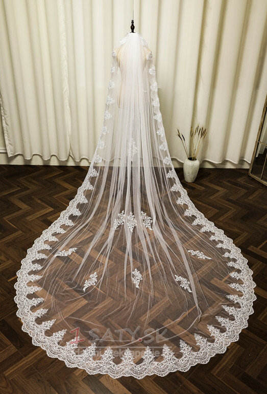 Jednovrstvový čipkovaný závoj na svadbu svadobný závoj z bielej slonoviny s kovovým hrebeňovým závojom