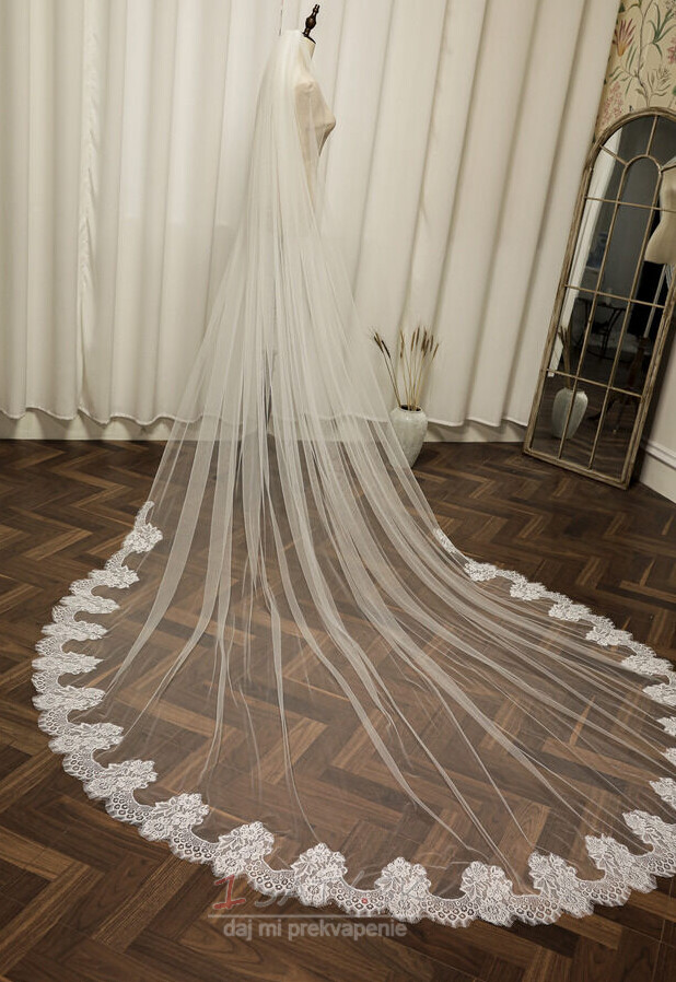 Svadobný závoj s dlhým úsekom Mäkký sieťový zakódovaný závoj zo slonoviny Veľký vlečný čipkový závoj